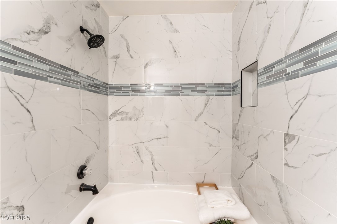 3151 North Soaring Gulls Drive, Unit 1188 Las Vegas, NV 89128 - Photo 20 of 43 Full bath with bathing tub / shower combination