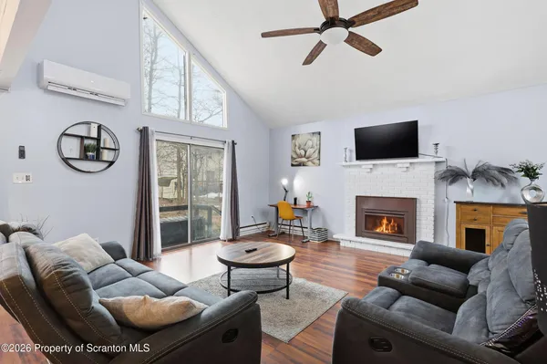 $2,500 | 1379 Winding Way, Tobyhanna, PA 18466