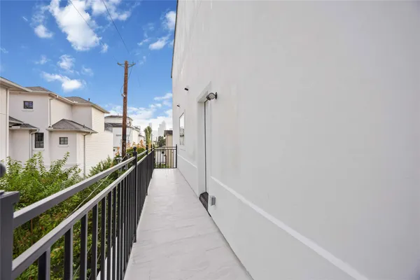 $5,300 | 1413 Stanford Street, Houston, TX 77019