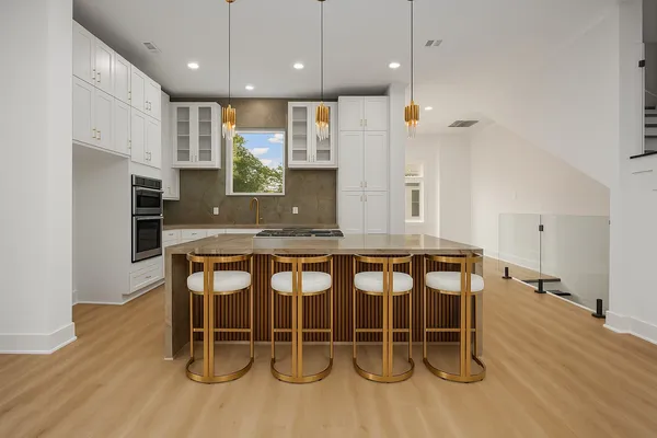 $5,300 | 1413 Stanford Street, Houston, TX 77019