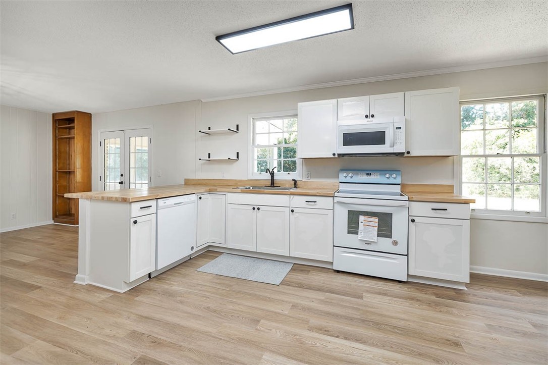 268 King Cotton Road Brunswick, GA 31525 - Photo 2 of 18