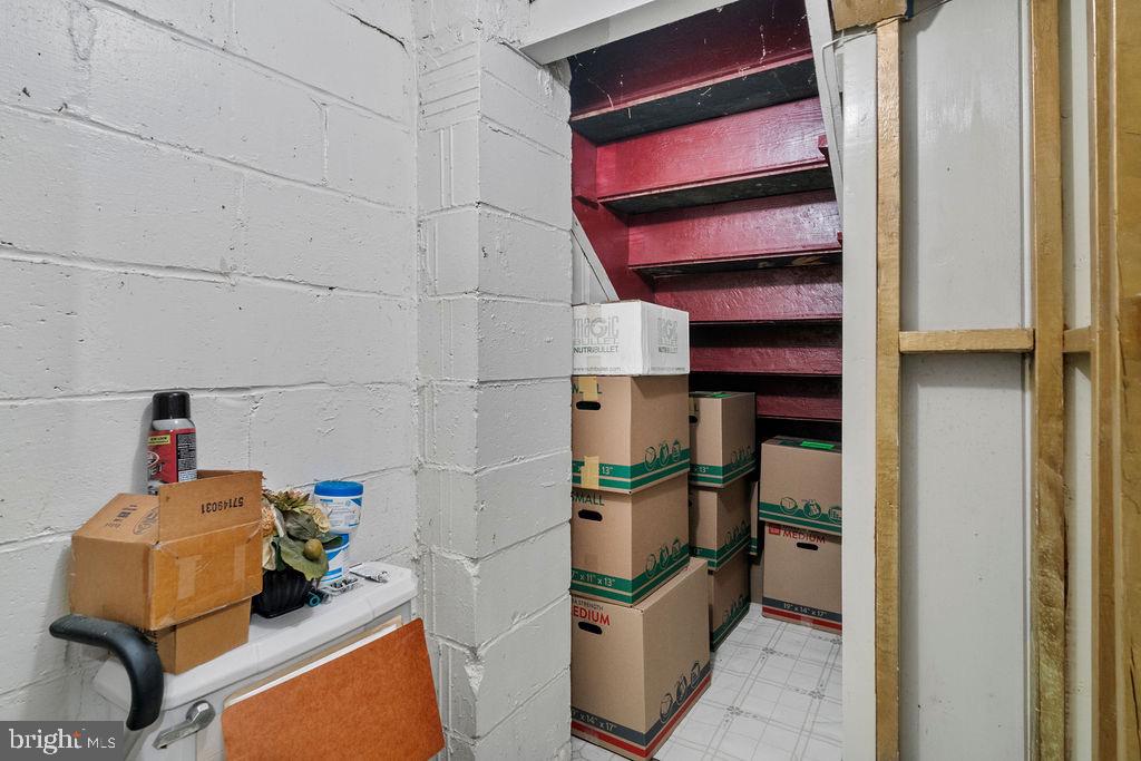 706 Kevin Road Baltimore, MD 21229 - Photo 3 of 22