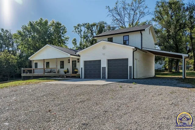 $375,000 | 621 Monroe Street, Oskaloosa, KS 66066