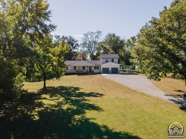 $375,000 | 621 Monroe Street, Oskaloosa, KS 66066