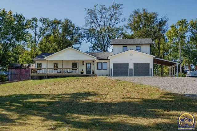 $375,000 | 621 Monroe Street, Oskaloosa, KS 66066