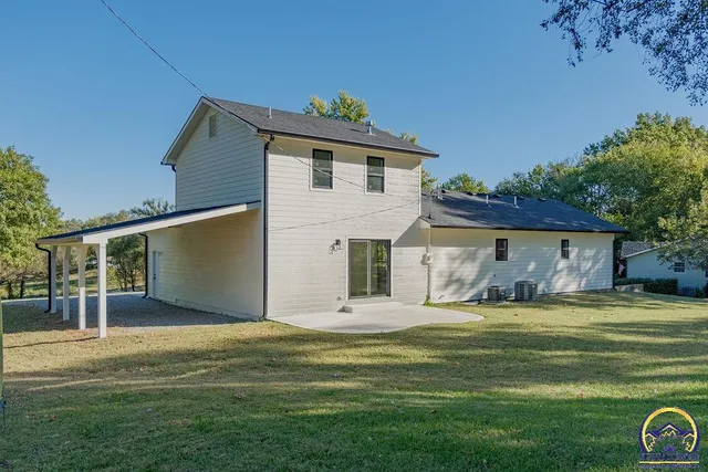 $375,000 | 621 Monroe Street, Oskaloosa, KS 66066