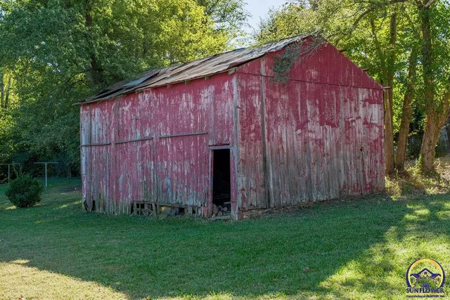 $375,000 | 621 Monroe Street, Oskaloosa, KS 66066