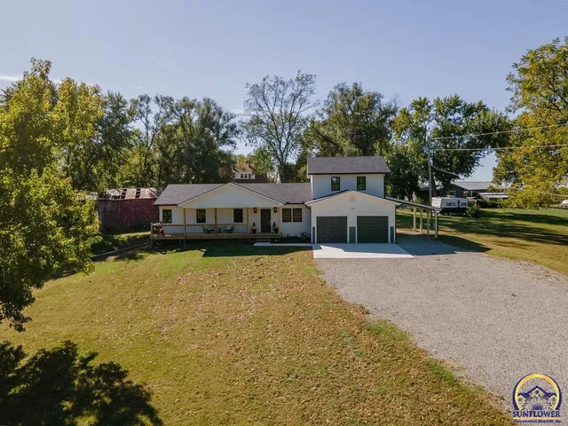 $375,000 | 621 Monroe Street, Oskaloosa, KS 66066