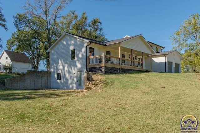 $375,000 | 621 Monroe Street, Oskaloosa, KS 66066