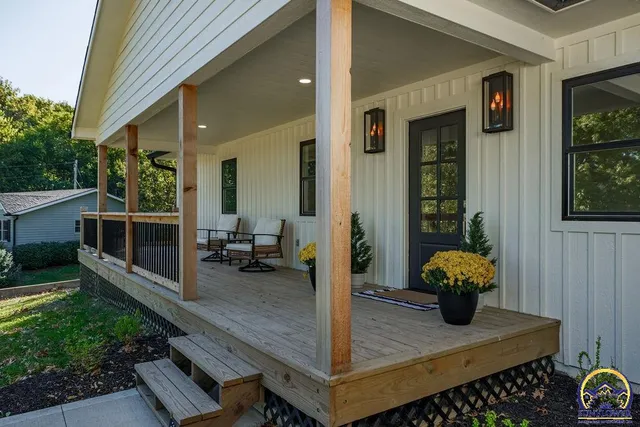 $375,000 | 621 Monroe Street, Oskaloosa, KS 66066