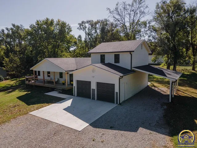$375,000 | 621 Monroe Street, Oskaloosa, KS 66066