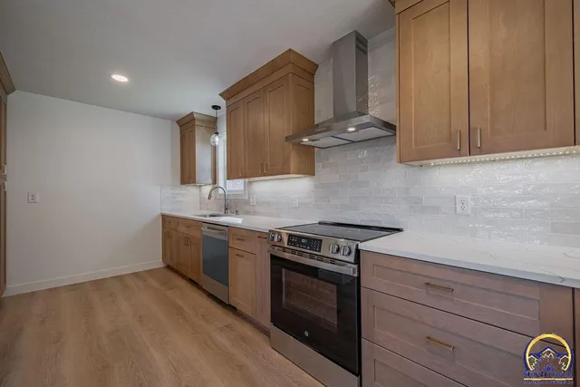 $375,000 | 621 Monroe Street, Oskaloosa, KS 66066