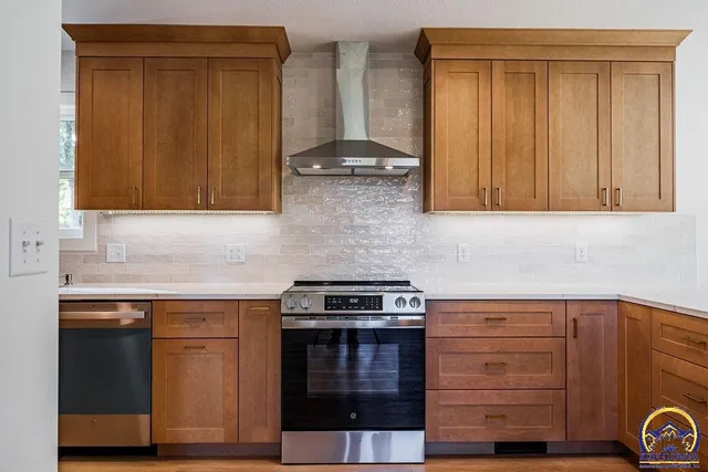 $375,000 | 621 Monroe Street, Oskaloosa, KS 66066