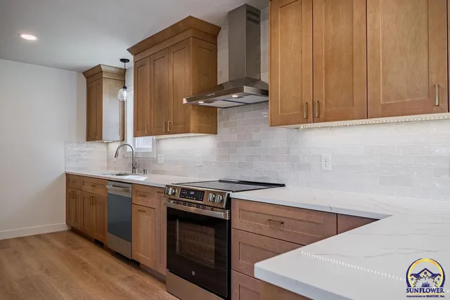 $375,000 | 621 Monroe Street, Oskaloosa, KS 66066