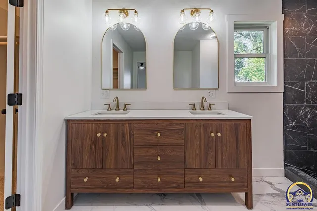 $375,000 | 621 Monroe Street, Oskaloosa, KS 66066