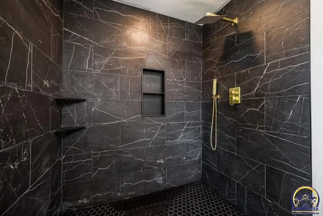 $375,000 | 621 Monroe Street, Oskaloosa, KS 66066