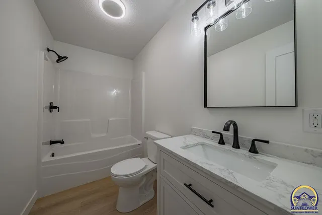 $375,000 | 621 Monroe Street, Oskaloosa, KS 66066