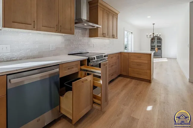 $375,000 | 621 Monroe Street, Oskaloosa, KS 66066