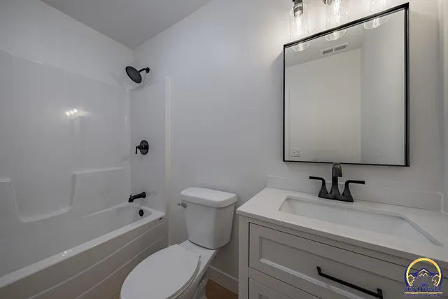 $375,000 | 621 Monroe Street, Oskaloosa, KS 66066