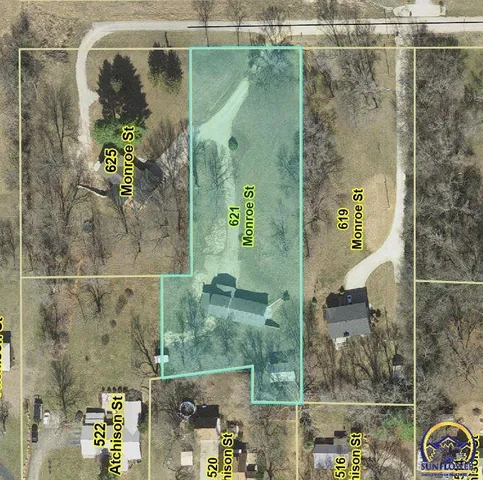 $375,000 | 621 Monroe Street, Oskaloosa, KS 66066