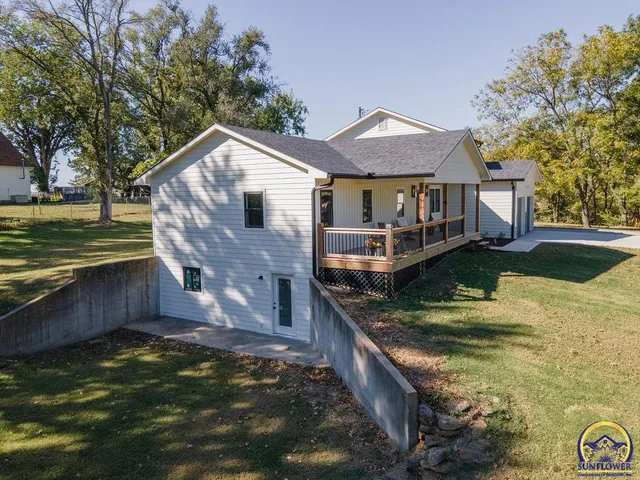 $375,000 | 621 Monroe Street, Oskaloosa, KS 66066