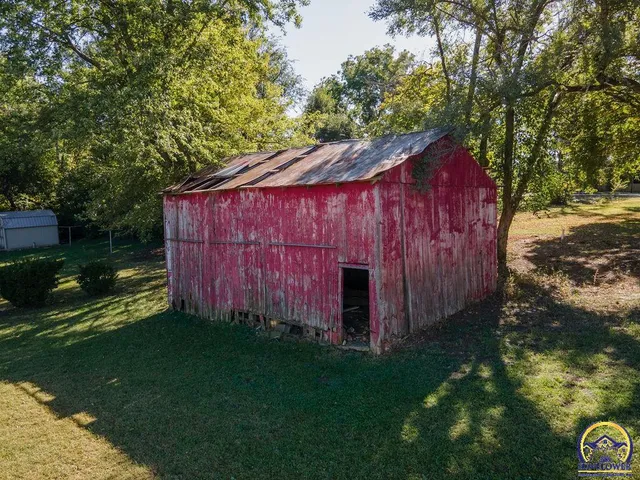 $375,000 | 621 Monroe Street, Oskaloosa, KS 66066