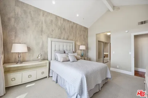 $690,000 | 2602 East 20th Street, Unit 202B, Signal Hill, CA 90755