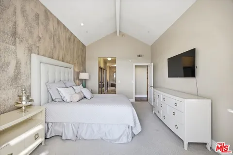 $690,000 | 2602 East 20th Street, Unit 202B, Signal Hill, CA 90755