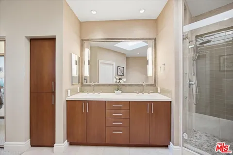 $690,000 | 2602 East 20th Street, Unit 202B, Signal Hill, CA 90755