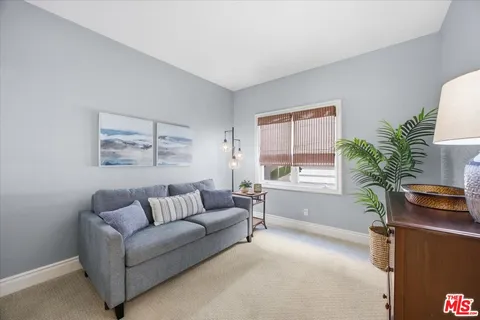 $690,000 | 2602 East 20th Street, Unit 202B, Signal Hill, CA 90755
