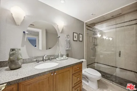 $690,000 | 2602 East 20th Street, Unit 202B, Signal Hill, CA 90755