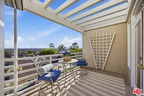 $690,000 | 2602 East 20th Street, Unit 202B, Signal Hill, CA 90755