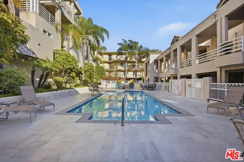 $690,000 | 2602 East 20th Street, Unit 202B, Signal Hill, CA 90755
