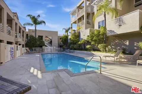 $690,000 | 2602 East 20th Street, Unit 202B, Signal Hill, CA 90755