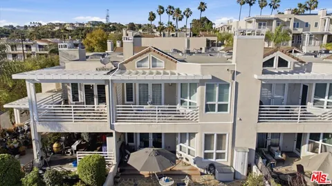 $690,000 | 2602 East 20th Street, Unit 202B, Signal Hill, CA 90755