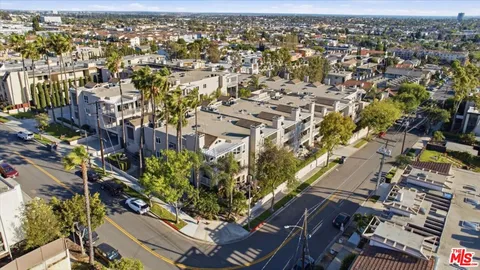 $690,000 | 2602 East 20th Street, Unit 202B, Signal Hill, CA 90755