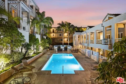 $690,000 | 2602 East 20th Street, Unit 202B, Signal Hill, CA 90755