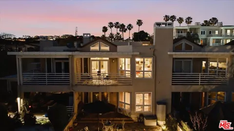 $690,000 | 2602 East 20th Street, Unit 202B, Signal Hill, CA 90755