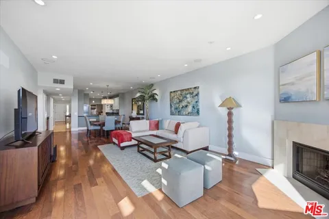$690,000 | 2602 East 20th Street, Unit 202B, Signal Hill, CA 90755
