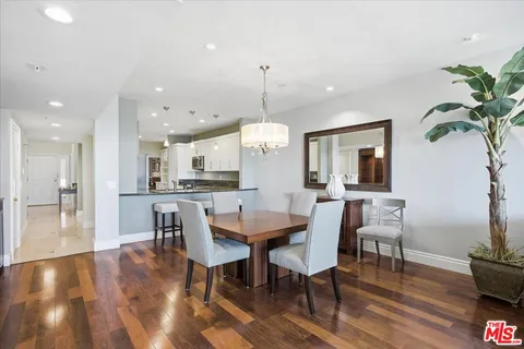 $690,000 | 2602 East 20th Street, Unit 202B, Signal Hill, CA 90755