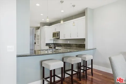 $690,000 | 2602 East 20th Street, Unit 202B, Signal Hill, CA 90755