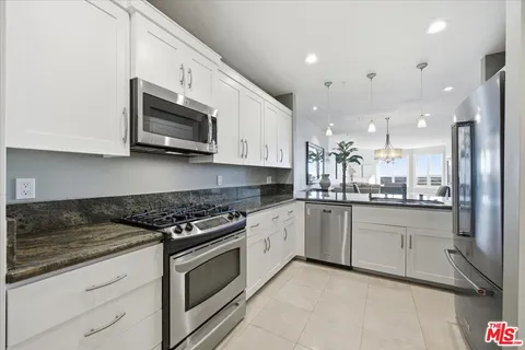 $690,000 | 2602 East 20th Street, Unit 202B, Signal Hill, CA 90755