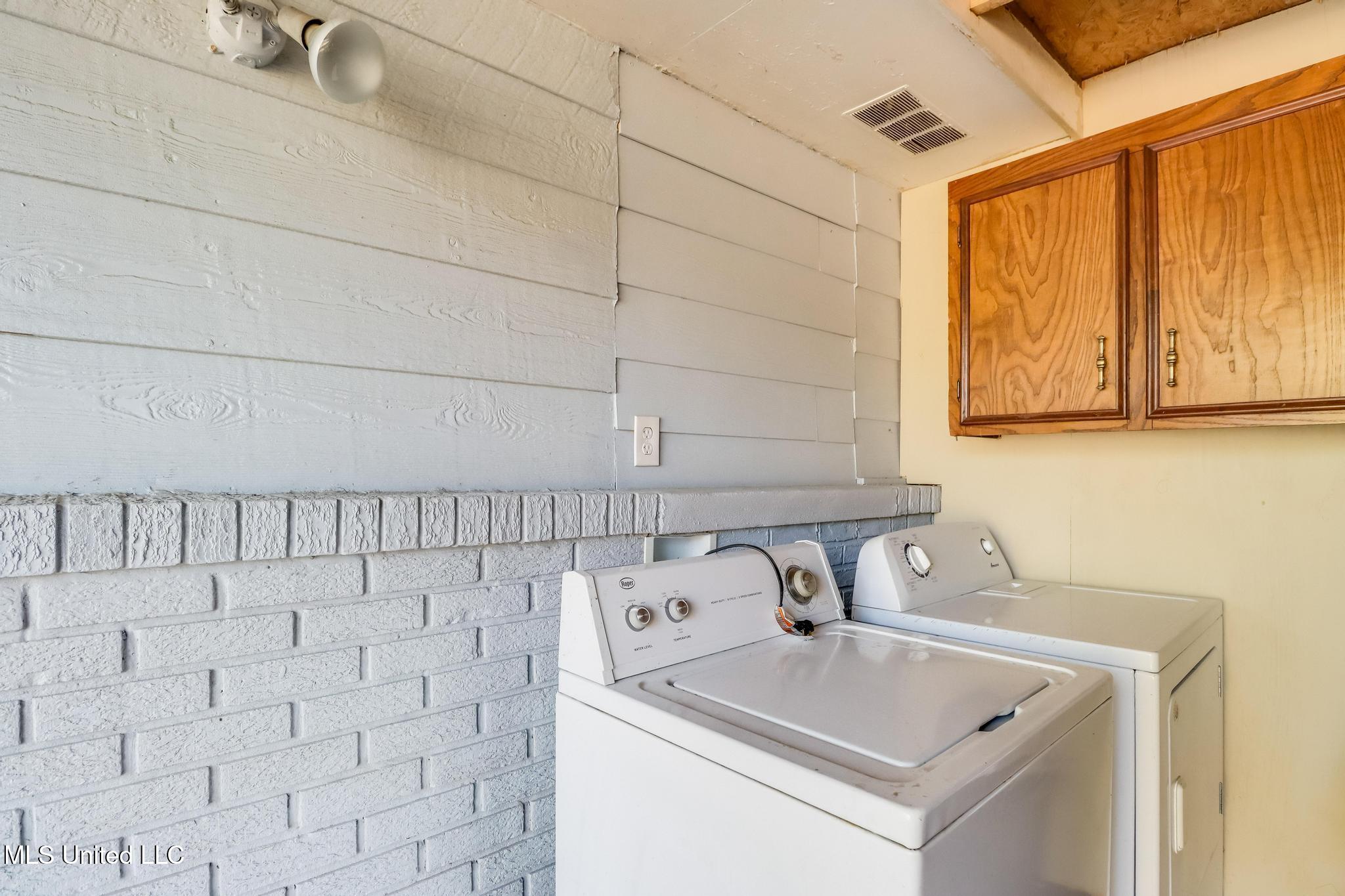 323 Carter Road Biloxi, MS 39531 - Photo 22 of 33 Photo Feb 09 2026, 3 09 54 PM (2)