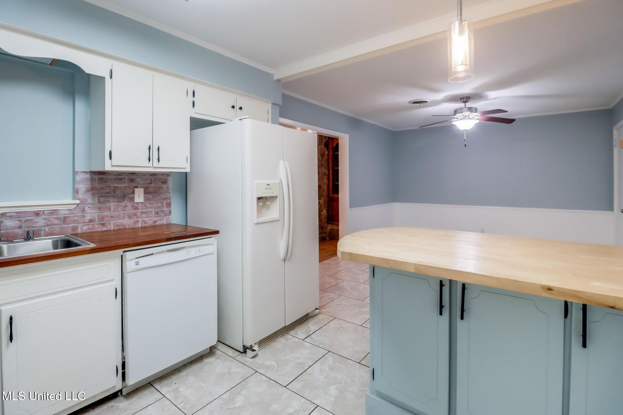 323 Carter Road Biloxi, MS 39531 - Photo 9 of 33 Photo Feb 09 2026, 3 05 08 PM (1) (1)