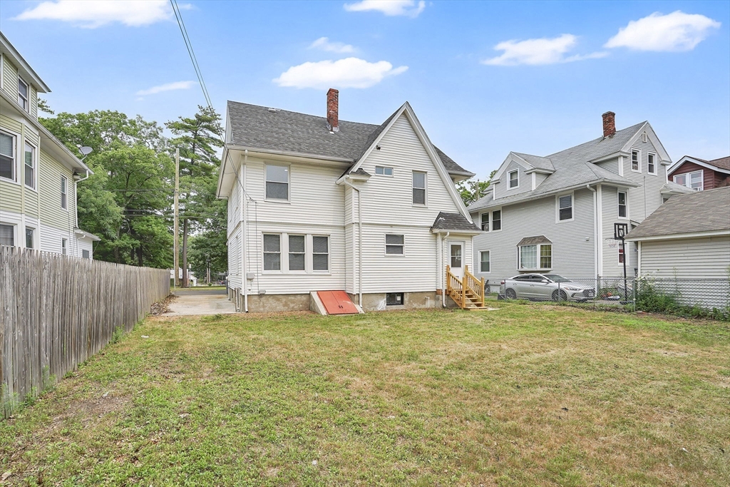 47 Trafton Road Springfield, MA 01108 - Photo 4 of 37