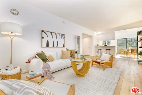 $499,000 | 11138 Aqua Vista Street, Unit 73, Studio City, CA 91602