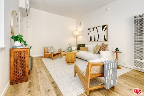 $499,000 | 11138 Aqua Vista Street, Unit 73, Studio City, CA 91602