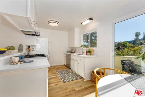 $499,000 | 11138 Aqua Vista Street, Unit 73, Studio City, CA 91602