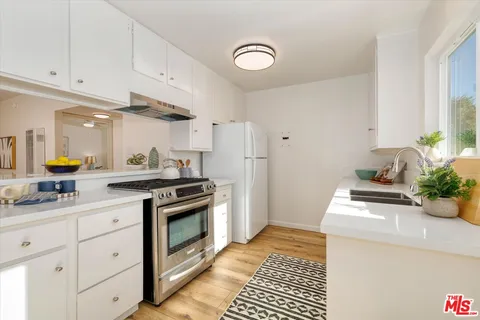 $499,000 | 11138 Aqua Vista Street, Unit 73, Studio City, CA 91602