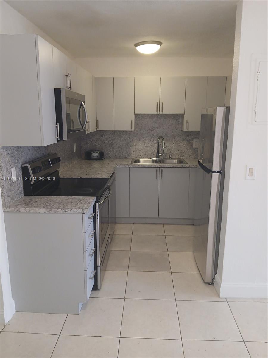 6471 Southwest 27th Street Miramar, FL 33023 - Photo 7 of 24